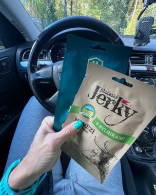 Páteční kontrolní seznam: ☑ klíče ☑ peněženka ☑ nálada na útěk ☑ jerky – protože jinak bychom kňourali hlady. Směr víkend:...